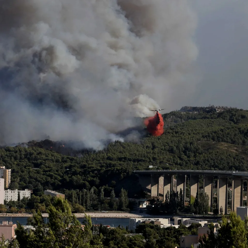 Incendie de forêt - Data Center en Provence à Martigues - Controverse écologique et la méfiance démocratique -  Demain l'Homme, ex SOS-planete